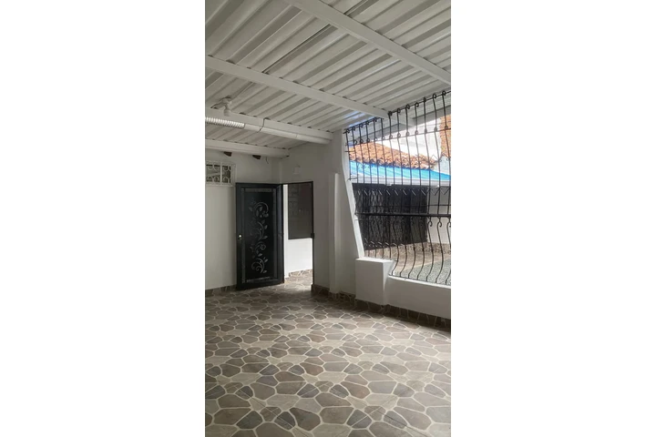 $5500000 : Casa Barrio La Flora image 10