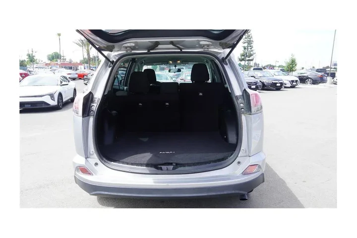 $16350 : 2016 RAV4 LE image 8