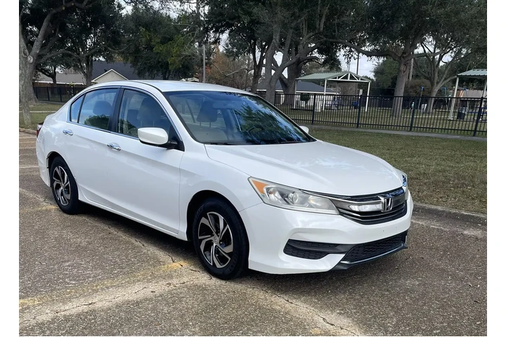 $7000 : 2016 Accord LX image 2