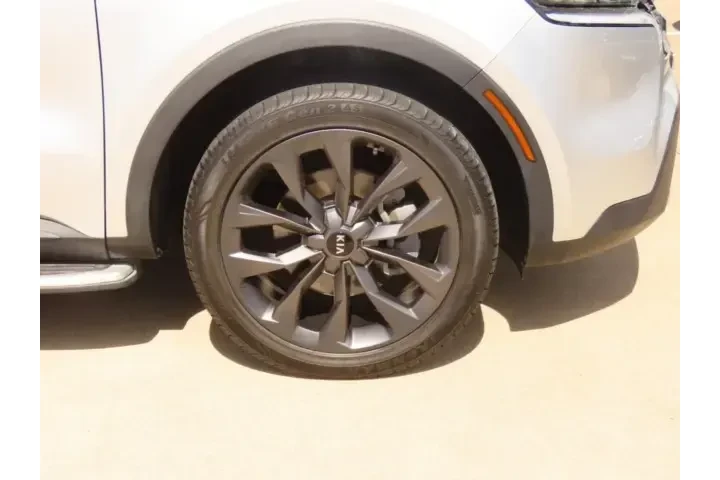 $26745 : Kia Sorento 2021 AWD SX Pres image 7