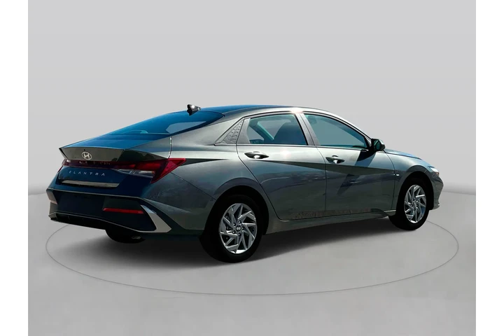 $18420 : Hyundai ELANTRA 2024 SEL 4dr image 8