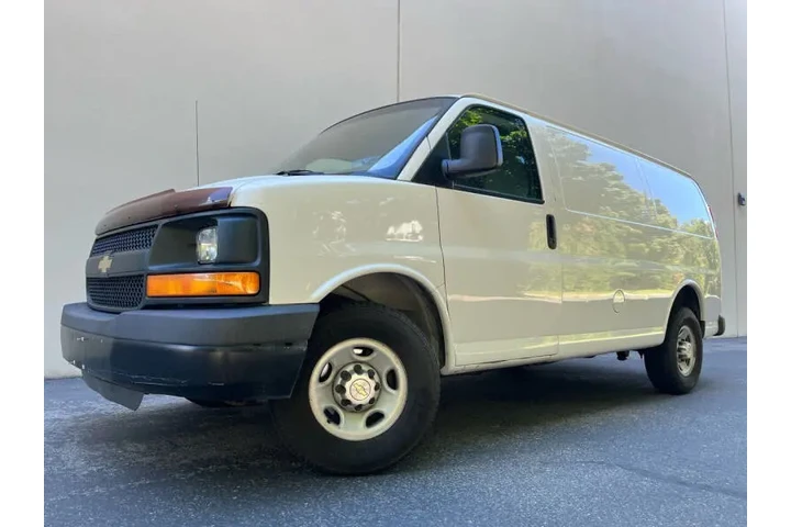 $16975 : 2014 Express 2500 image 3