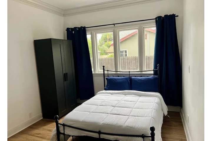 $1000 : spacious Cute updated home image 6