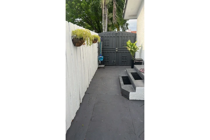 $1900 : Coral Gables cerca apto 1/1 . image 5