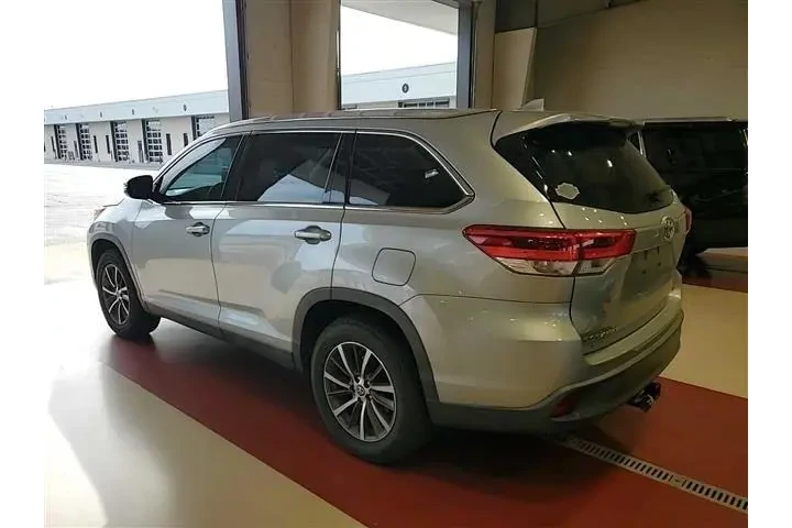 $25228 : Toyota Highlander 2019 XLE 4 image 4