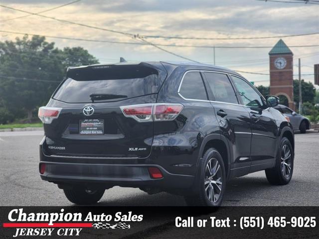 Used 2016 Highlander AWD 4dr image 9