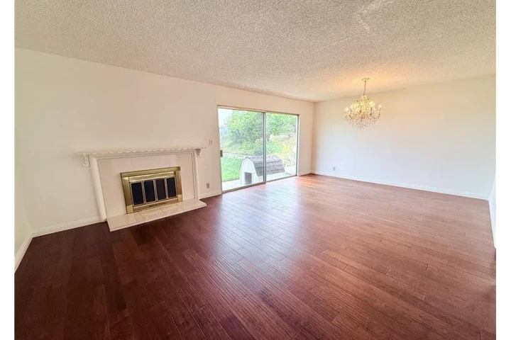 $2500 : Newly Remolded 3Bed2Bath in LA image 4