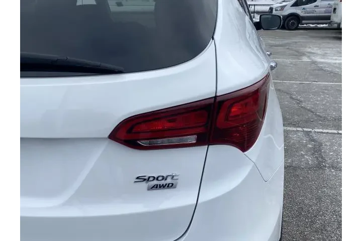 $400 : Hyundai SANTA FE Sport 2018 image 8