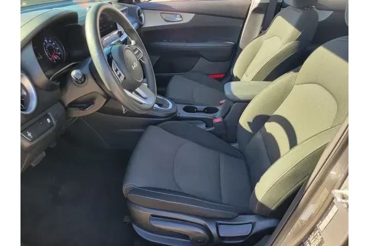 $16995 : Kia Forte 2023 LXS 4dr Sedan image 9