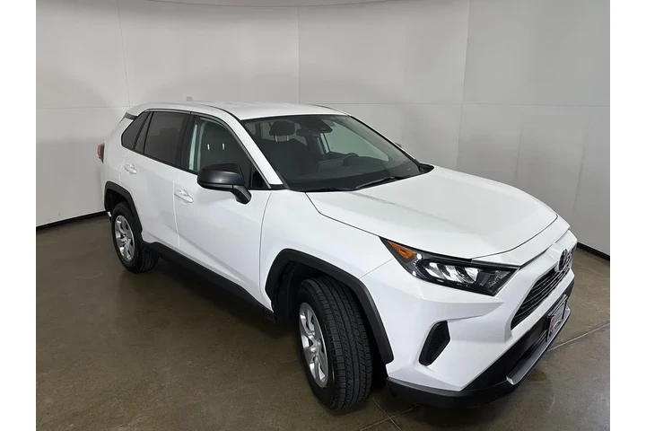 $30000 : Gold Certified 2022 RAV4 LE image 8