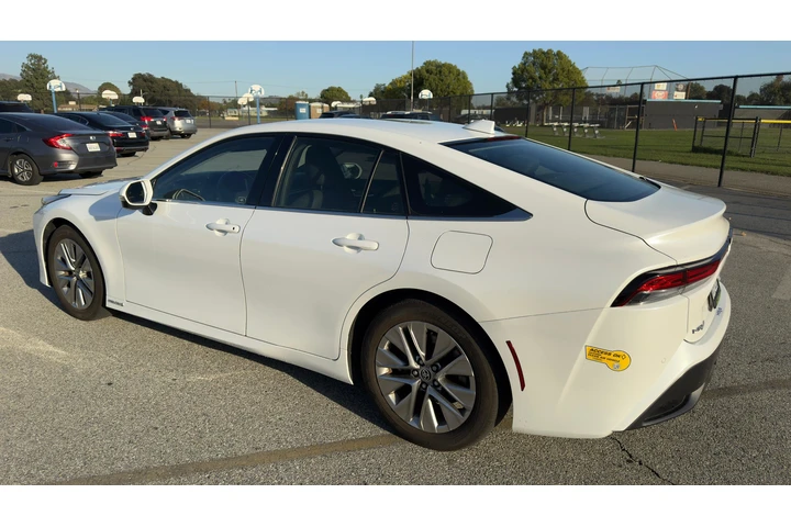 $5700 : 2023 TOYOTA MARAI XLE image 8