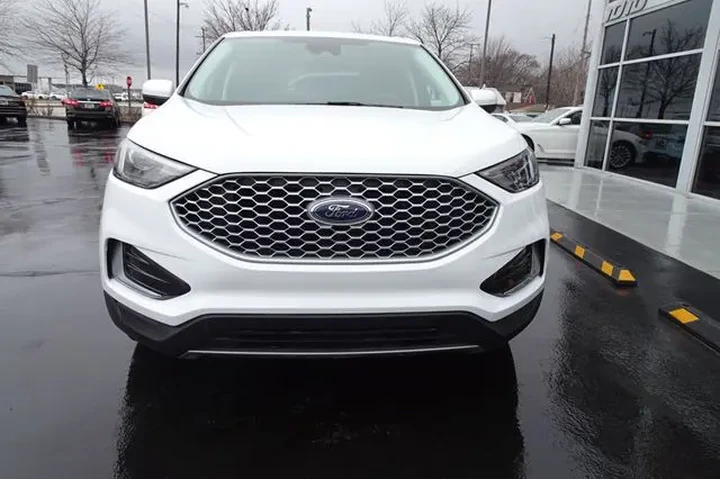 $23990 : 2023 Edge image 3