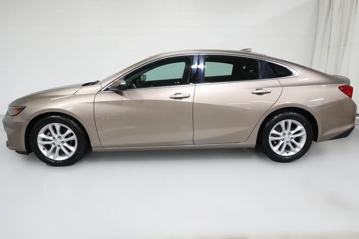 $16997 : Chevrolet Malibu 2018 Hybrid image 1