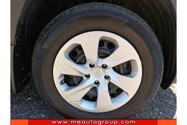 $28575 : Toyota RAV4 2024 AWD LE 4dr image 9