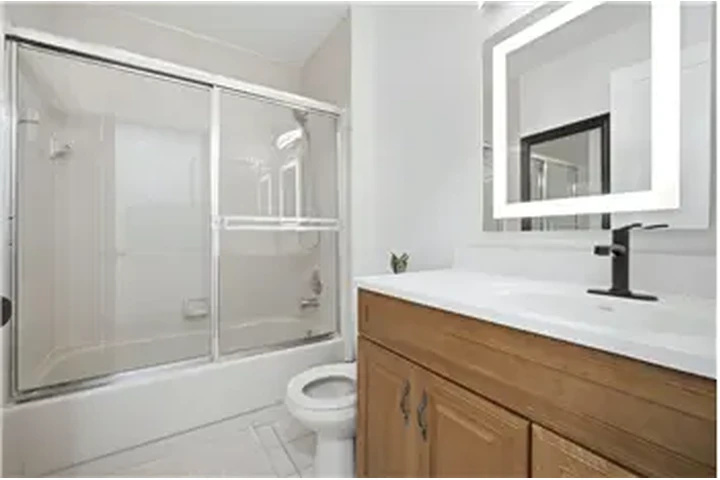 $5000 : Rental property with 4 bedro image 3