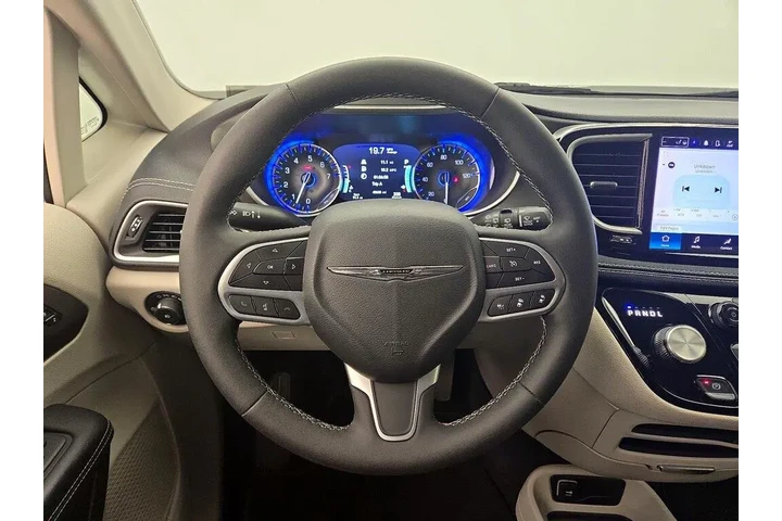 $27998 : Chrysler Pacifica 2023 AWD T image 10