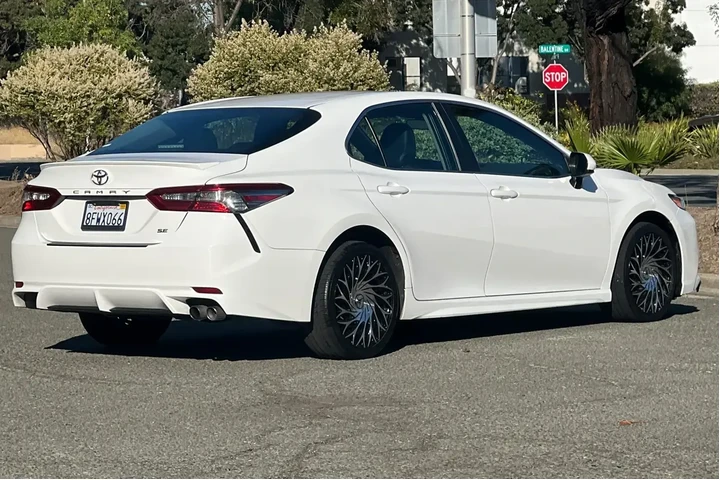 Toyota Camry 2018 SE 4dr Sed image 3