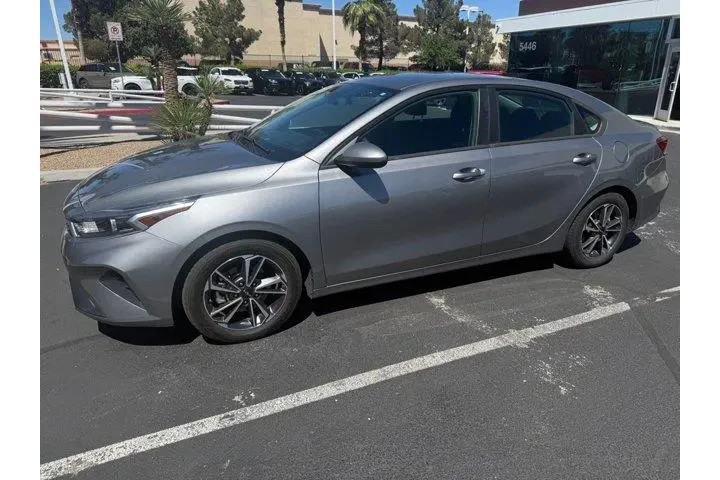 $15715 : Kia Forte 2022 FE 4dr Sedan image 1