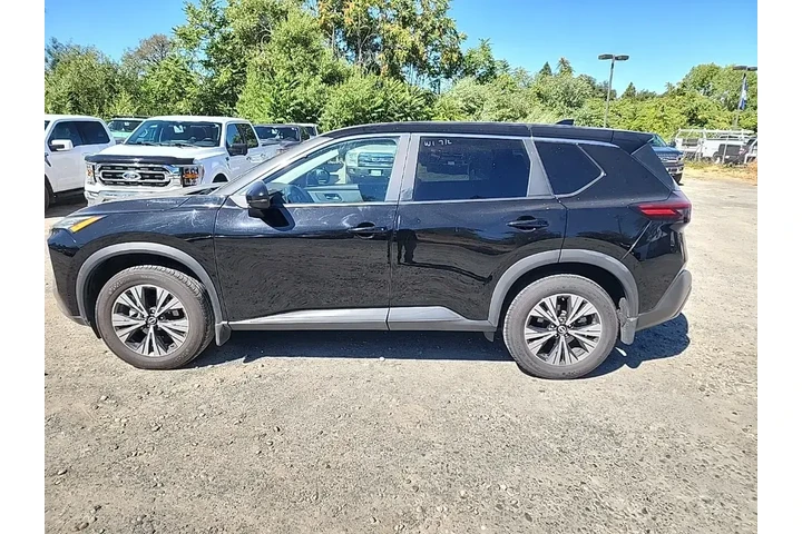 $17995 : Nissan Rogue 2023 SV 4dr Cro image 2