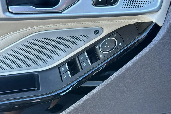 $31000 : Ford Explorer 2021 AWD Plati image 10