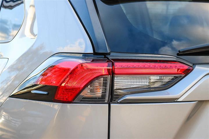 $25100 : Pre-Owned 2021 Toyota RAV4 XLE image 8