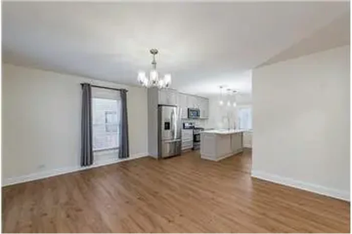 $1000 : Rental property with 2 bedro image 3