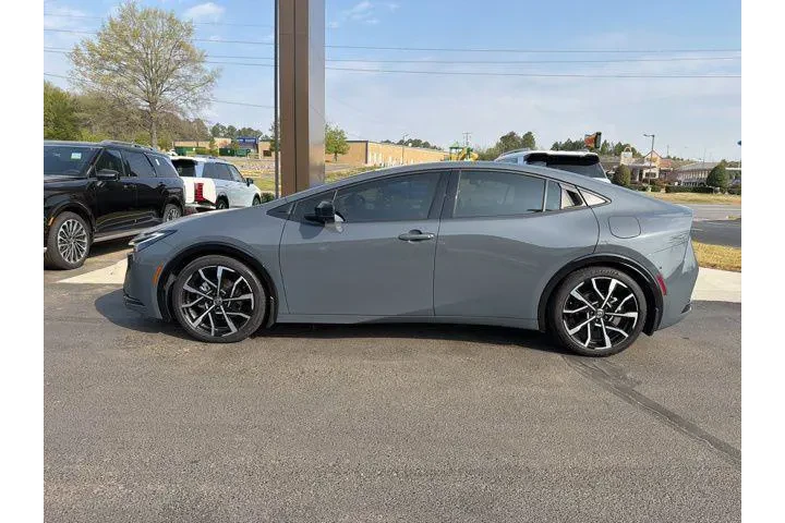 $33630 : Toyota Prius Prime 2024 XSE image 4