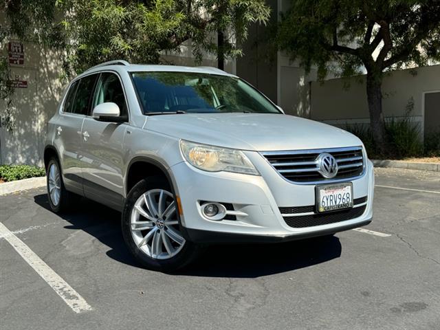 2010 Tiguan WOLFSBURG EDITION image 1