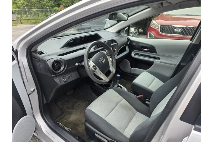 $5500 : 2013 Prius c One image 8