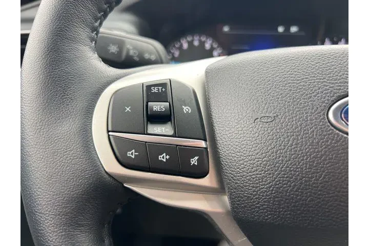 $27742 : Ford Explorer 2022 AWD XLT 4 image 9