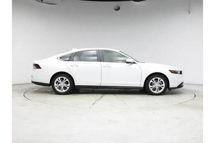 $27998 : Honda Accord 2025 LX 4dr Sed image 7