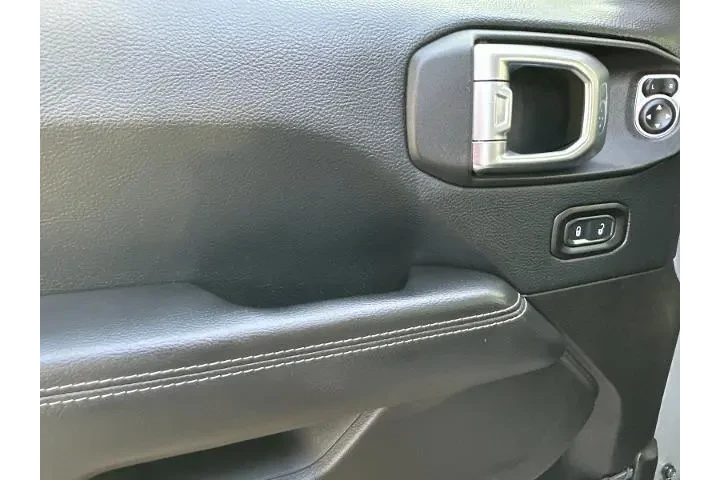 $27990 : Jeep Wrangler Unlimited 2018 image 10