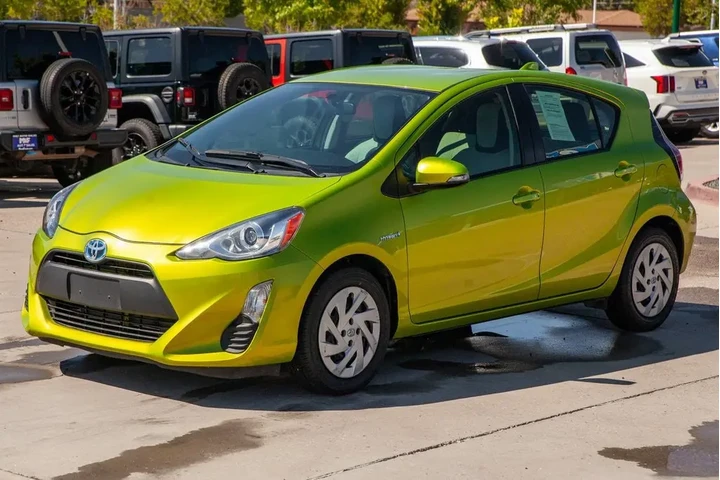 2016 Prius c One image 9