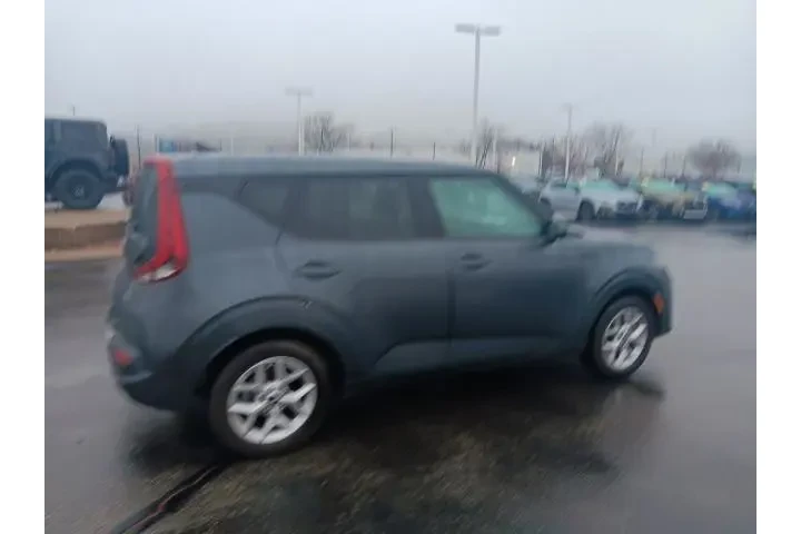 $13268 : Kia Soul 2022 LX 4dr Crossov image 7