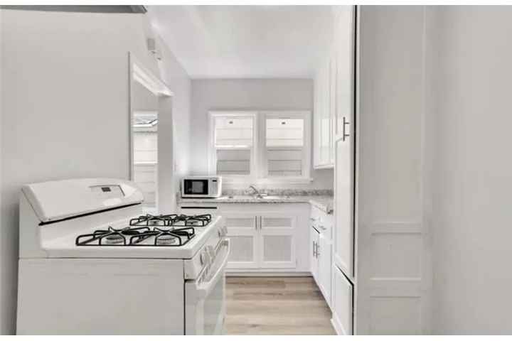 $2000 : APARTAMENTO DE RENTA image 3