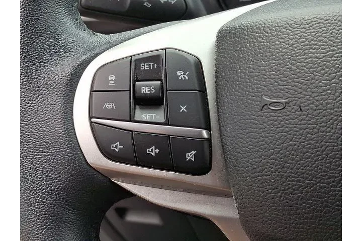 $34497 : Ford Explorer 2023 AWD XLT 4 image 2