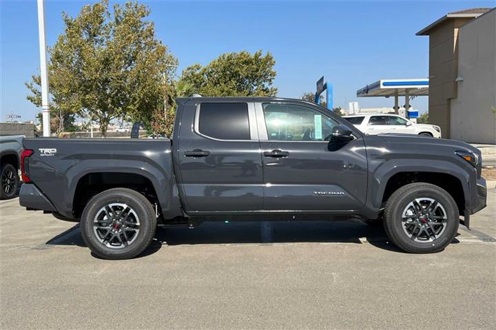 $49874 : New 2024 Tacoma TRD Sport Dou image 3