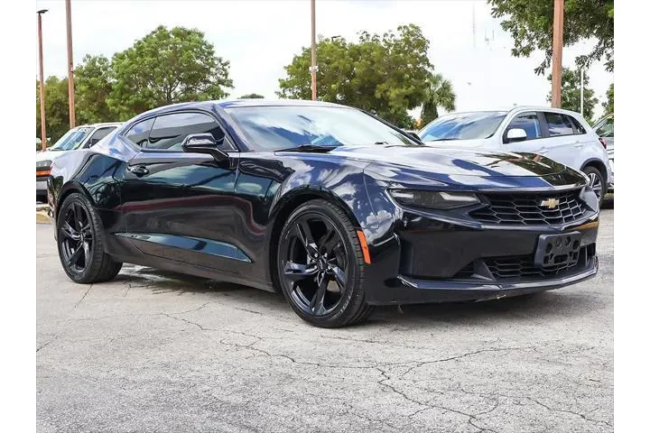 $24390 : Chevrolet Camaro 2021 LT 2dr image 2