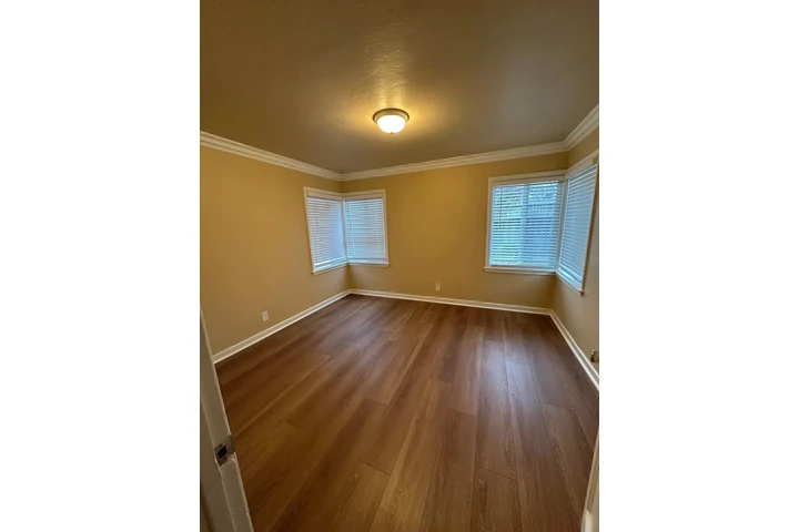 $1800 : This beautiful renovated duple image 5