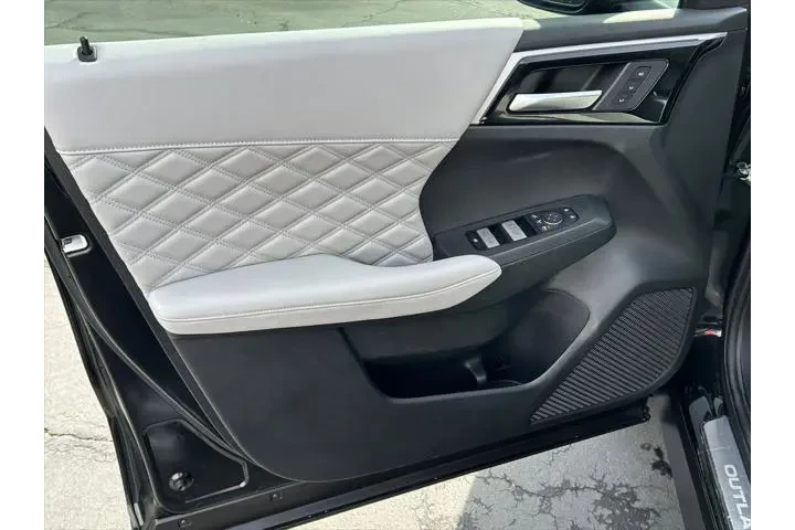 $34587 : Mitsubishi Outlander PHEV 20 image 9