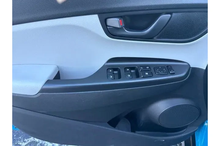 $20777 : Hyundai KONA 2023 AWD SEL 4d image 9