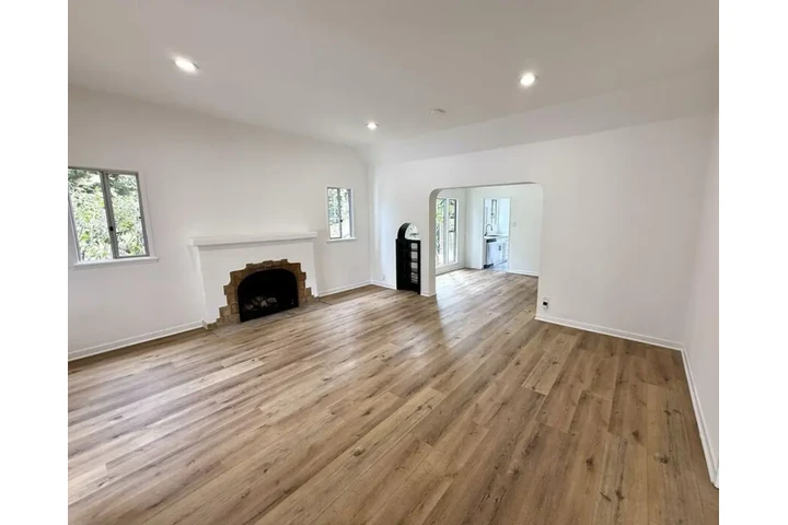 $2450 : 3Bed/2Bath House In Lynwood image 2