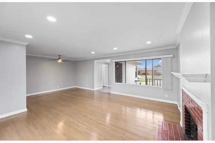 $2500 : 3Bedroom Home in S Vermont Ave image 2