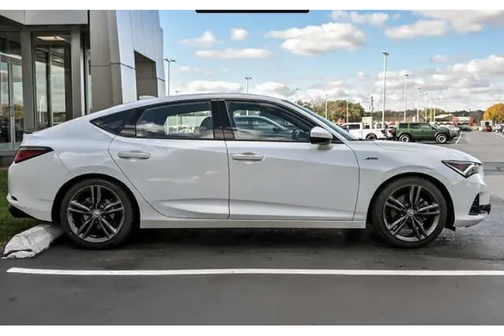 $23490 : Acura Integra 2023 4dr Liftb image 9