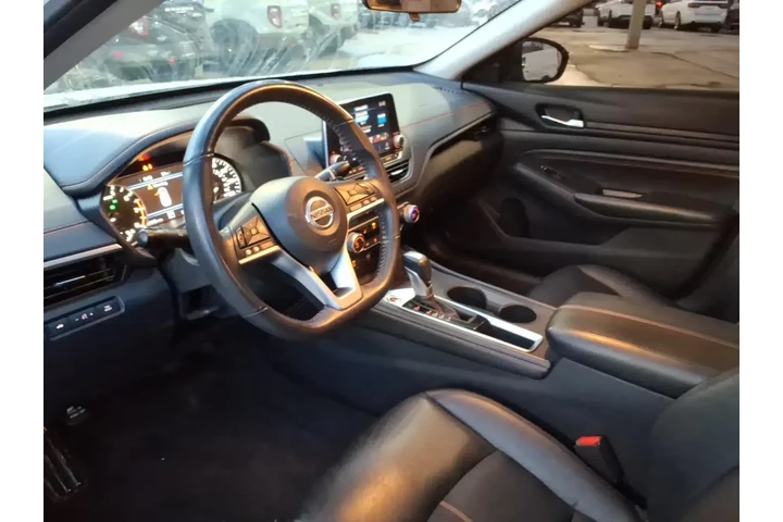 $20870 : Nissan Altima 2022 2.5 SR 4d image 9