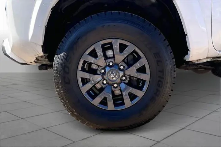 $28428 : Toyota Tacoma 2022 4x2 SR5 V image 9