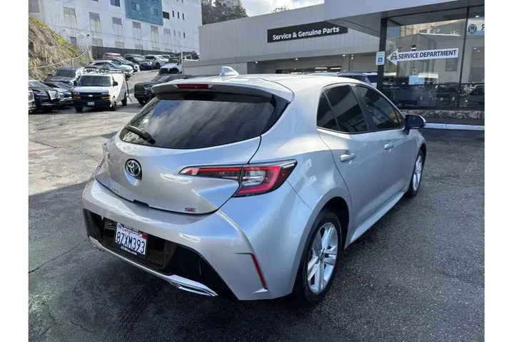 $23498 : Toyota Corolla Hatchback 202 image 6