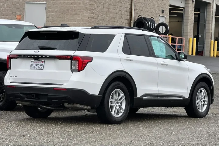 $37990 : Ford Explorer 2025 Active 4d image 4