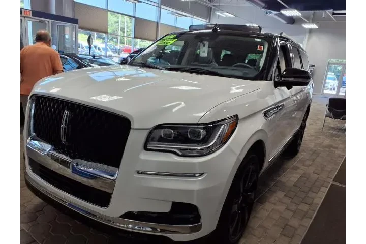 $93995 : Lincoln Navigator 2024 4x4 B image 3