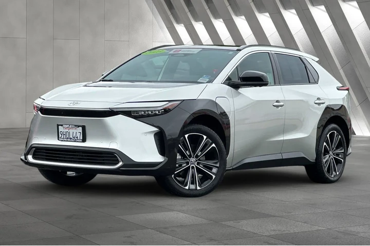 $25500 : Toyota bZ4X 2023 Limited 4dr image 2